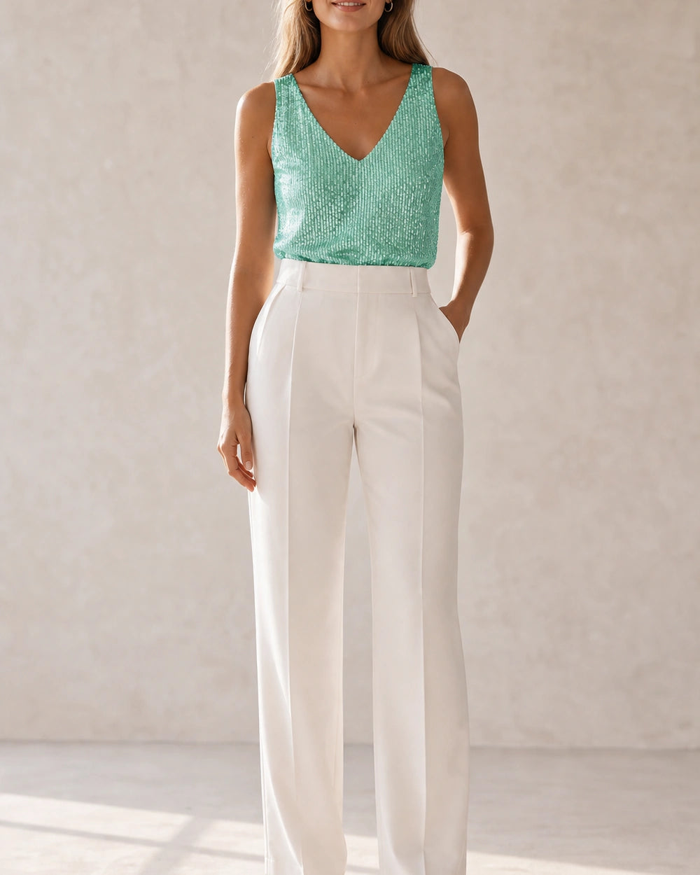 Martha | Ženski top z bleščicami in V-izrezom — image 2