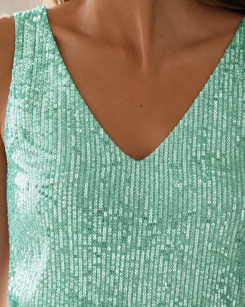 Martha | Ženski top z bleščicami in V-izrezom — image 8